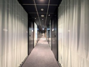 ワークスタイリング品川　執務室のプライバシーカーテン　レンタルオフィス