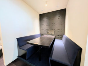 ワークスタイリング新宿三井ビルディング　オープンスペース　打ち合わせ、web会議可能な席