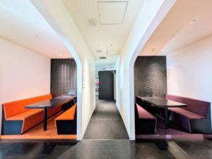 ワークスタイリング新宿三井ビルディング　オープンスペース　打ち合わせ、web会議可能な席