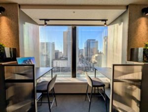 ワークスタイリング新宿三井ビルディング　オープンスペース　開放感のある席