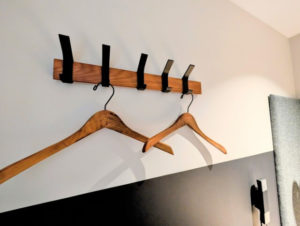 ワークスタイリング新宿三井ビルディング　1人用個室　ハンガー