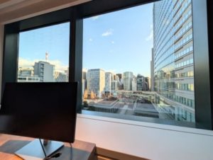 ワークスタイリング汐留シティセンター　オープンスペース　1名席コワーキングスペース　窓際席