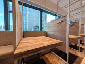 ワークスタイリング汐留シティセンター　オープンスペース　1名席コワーキングスペース　窓際席