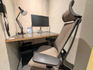 ワークスタイリング汐留シティセンター　1人用個室シェアオフィス　個室内