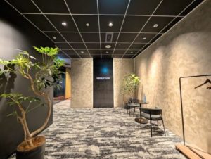 ワークスタイリング東京ミッドタウン日比谷　flexレンタルオフィス執務室　エントランス