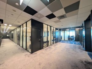 ワークスタイリング東京ミッドタウン(六本木)　執務室　レンタルオフィスの廊下