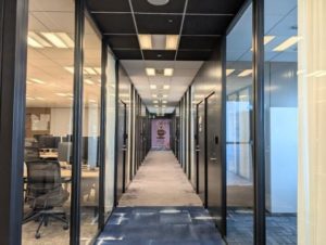 ワークスタイリング東京ミッドタウン(六本木)　執務室　レンタルオフィスの廊下