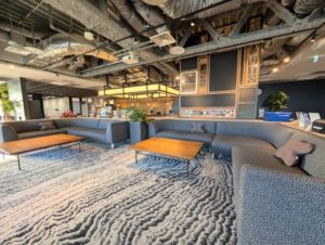 ワークスタイリング東京ミッドタウン(六本木)　オープンスペース　リラックスエリアのソファ席