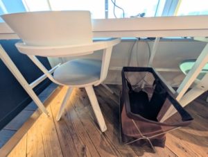 ワークスタイリング東京ミッドタウン(六本木)　オープンスペース　開放的な気分でのソロワーク　デスク回り