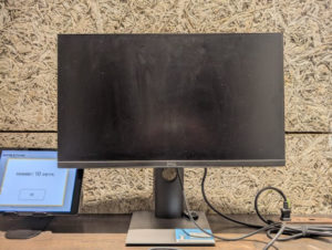 ワークスタイリング東京ミッドタウン(六本木)　一人用個室 パーソナルフィールド　モニター