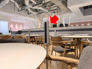 ワークスタイリング東京ミッドタウン八重洲　シェアオフィス（share）のオープンスペース　コンセント