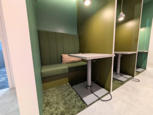 ワークスタイリング東京ミッドタウン八重洲　シェアオフィス（share）のオープンスペース　半個室
