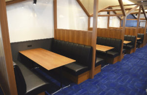 Q Cafe by Royal Garden Cafe Work Spaceソファー席