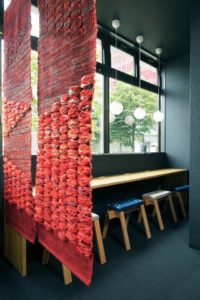 AOMORI STARTUP CENTER窓際席